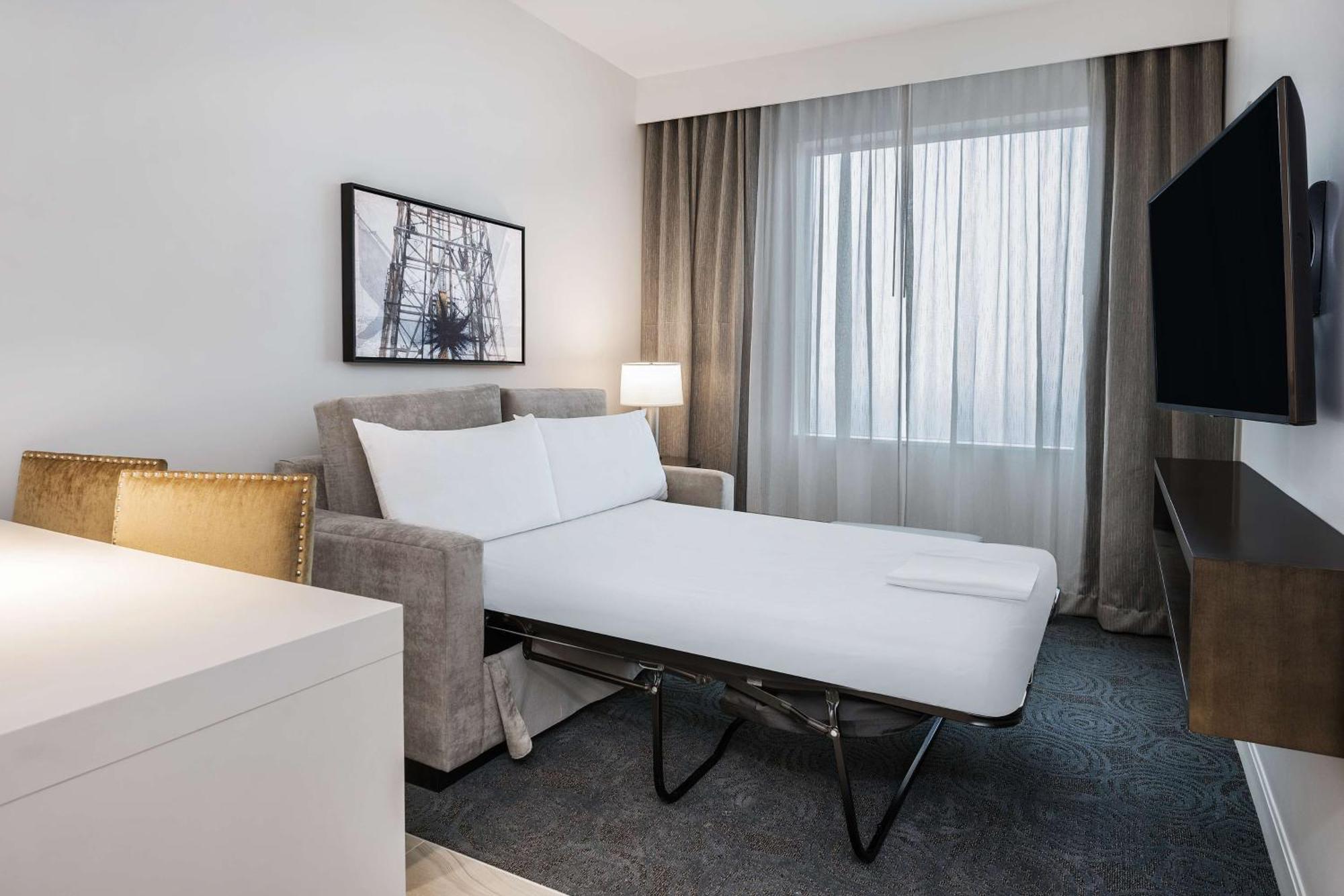 Hotel Embassy By Hilton Houston West - Katy