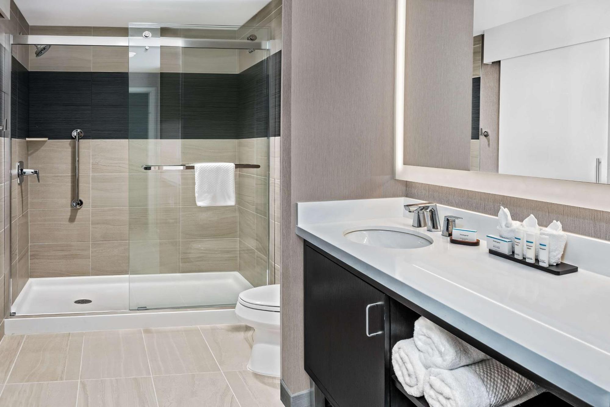 Embassy By Hilton West - Katy 4*