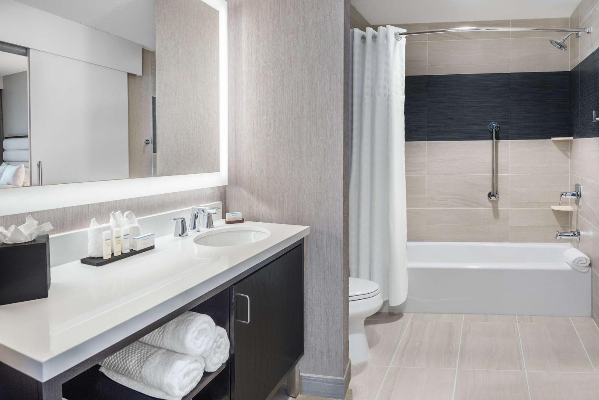 Embassy By Hilton West - Katy Houston
