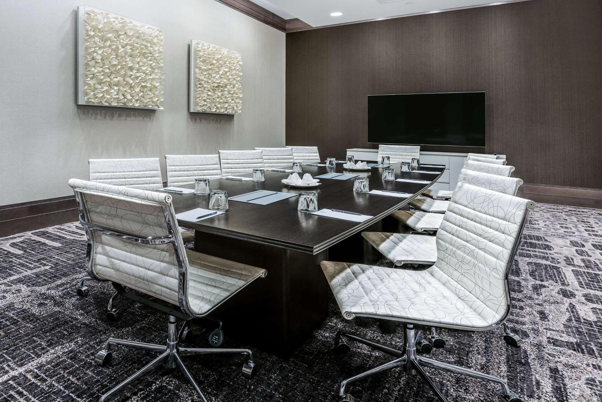 Hotel Embassy By Hilton West - Katy 4*